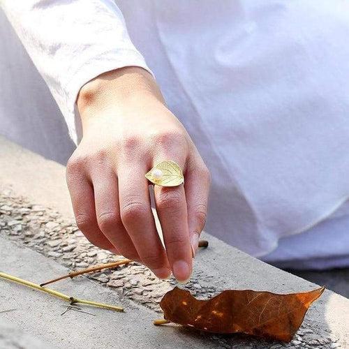 Notorious Textured Leaf Pearl Ring