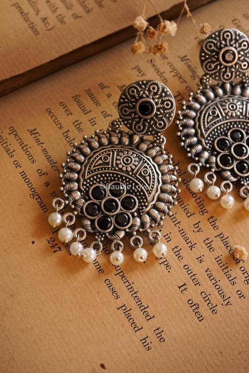 Naveli Earrings (Black)