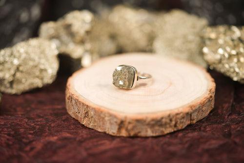 Pyrite Ring: Manifest Success and Grounded Confidence