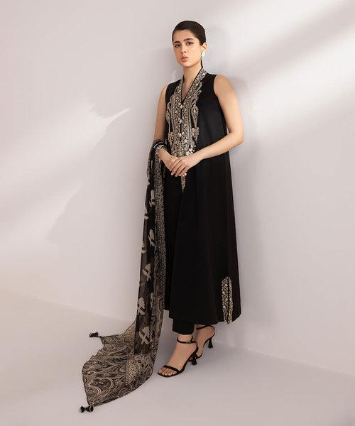 Monochrome '24-3 Piece - Embroidered Lawn Suit - U3Pebw24V413 (RTS)