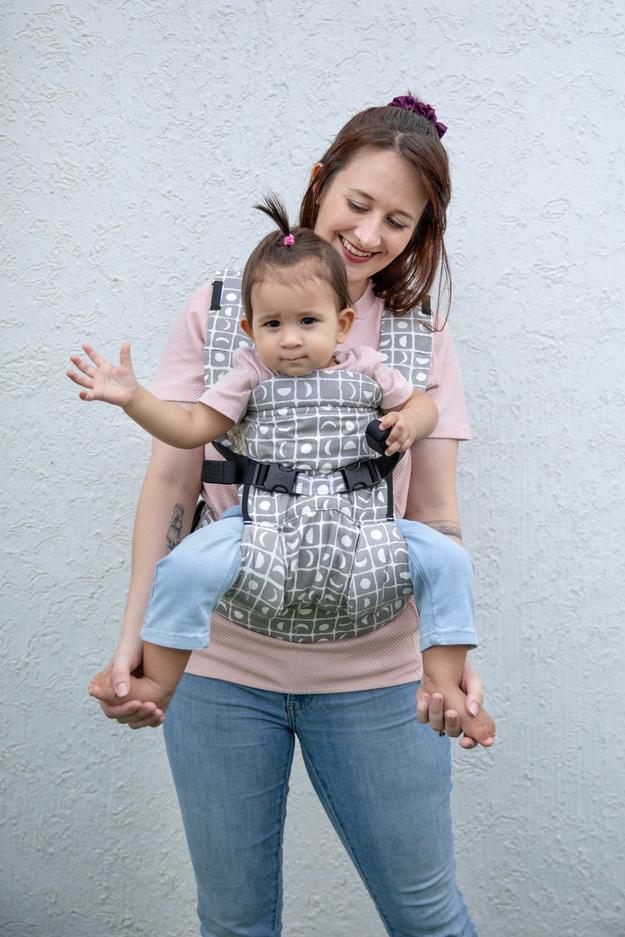 Lali Baby Carrier| 0-2y | Grey Moon Chase Print