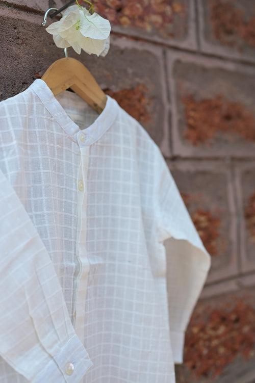 ‘Barefoot’ | Unisex relaxed fit chinese collar shirt in white handwoven checks