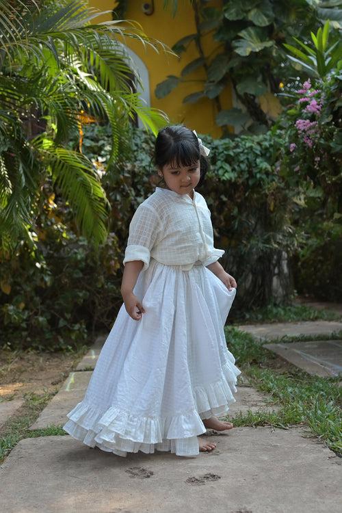 ‘Barefoot’ | Unisex relaxed fit chinese collar shirt in white handwoven checks