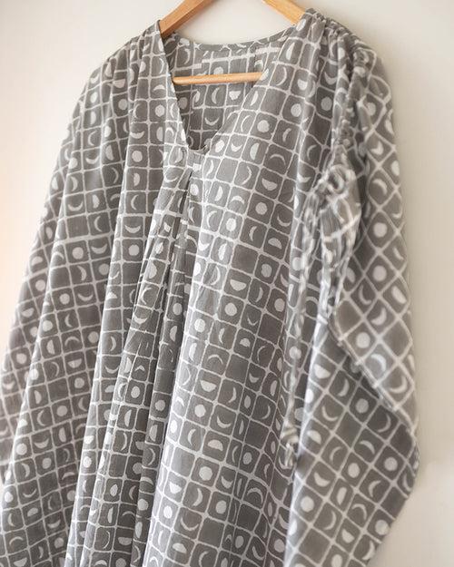 Grown ups kaftan in grey moon chase hand block print