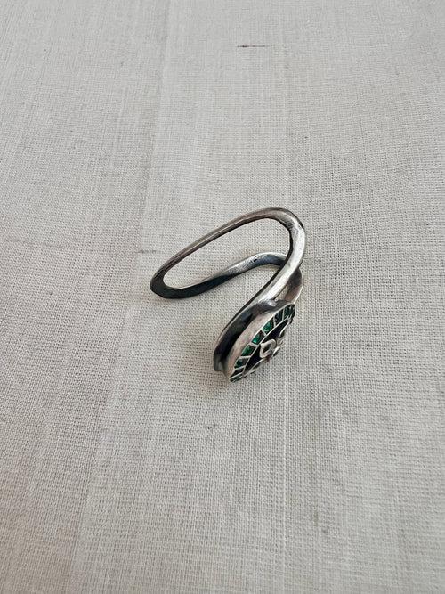 Silver kemp neli finger ring