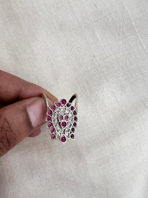 Silver kemp neli finger ring