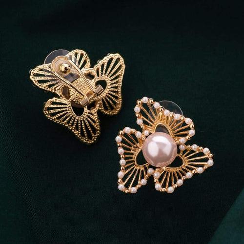 Casie Pearl Studs