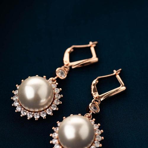 Urvi Pearl Earrings