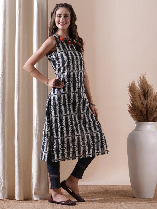 Ethnic Stripes Printed Tasseled & Buttoned Straight Fit Kurta - Black