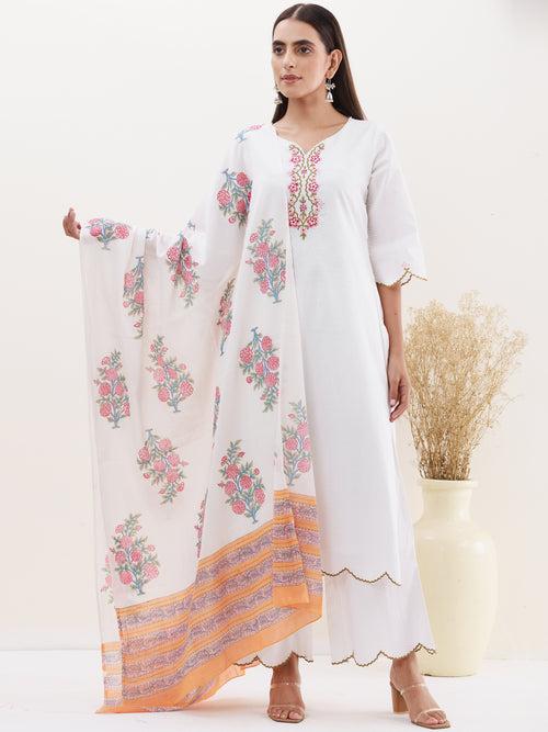 Gulmarg Nisha Set Of Kurta Pants Dupatta