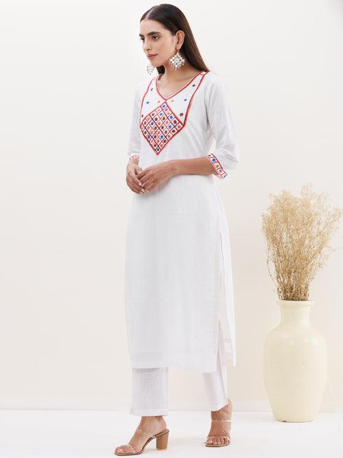 Gulmarg Sania Set Of Kurta & Pants