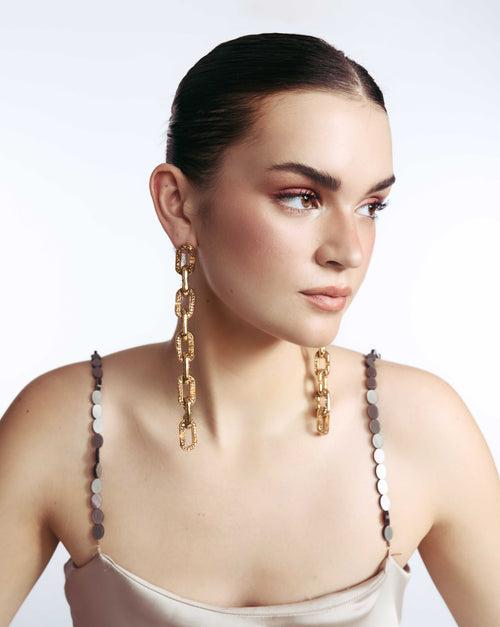 Stellar Link Earrings In Gold