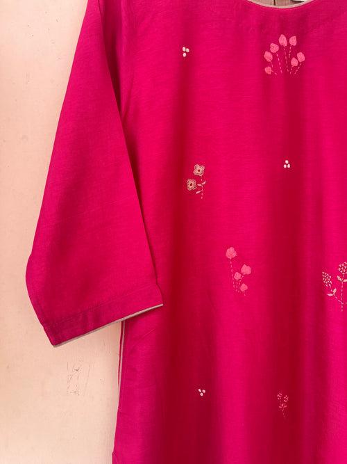 Round neck embroidered kurta