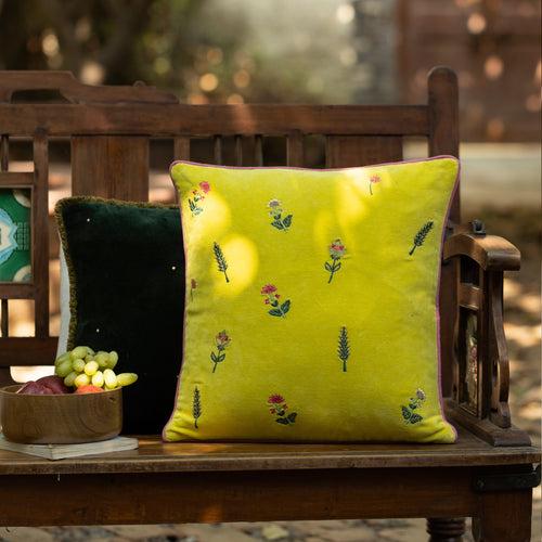 Daffodil Blooming Cushion Cover