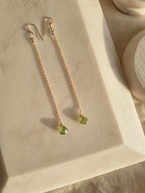 sū́ra - Peridot Heart Shaped Drop Earrings