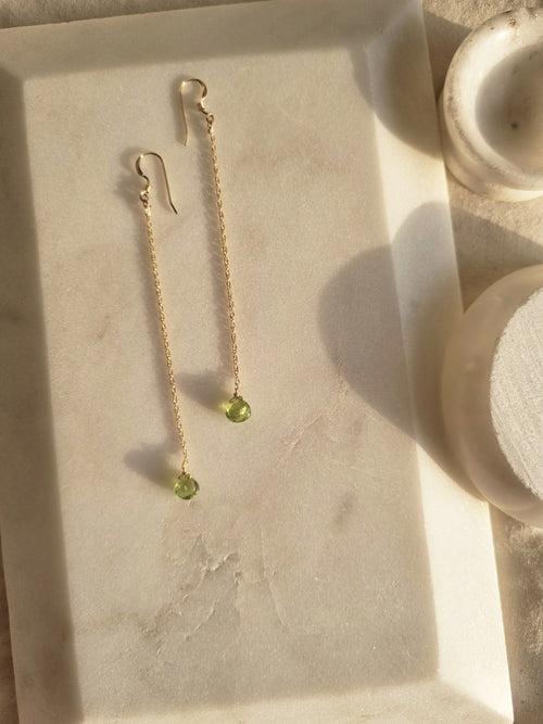 sū́ra - Peridot Heart Shaped Drop Earrings