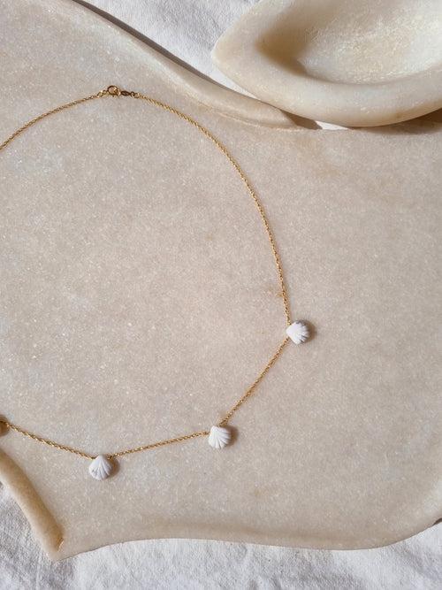 sinkha - Howlite Shell Choker