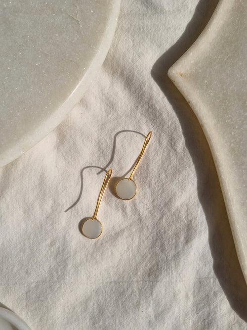 ayas - White Moonstone Round Earwire