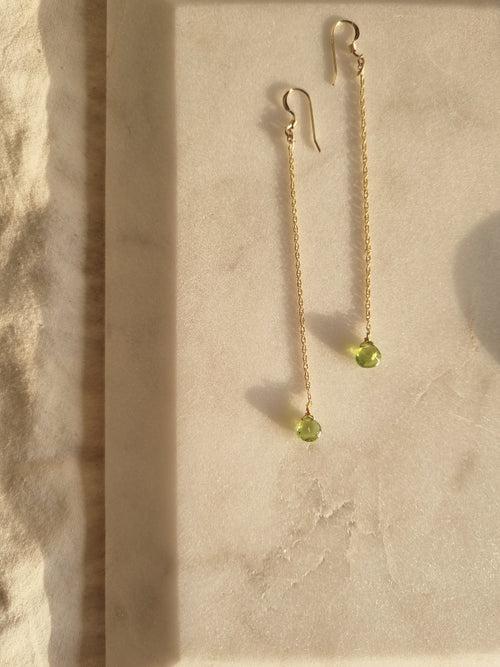 sū́ra - Peridot Heart Shaped Drop Earrings