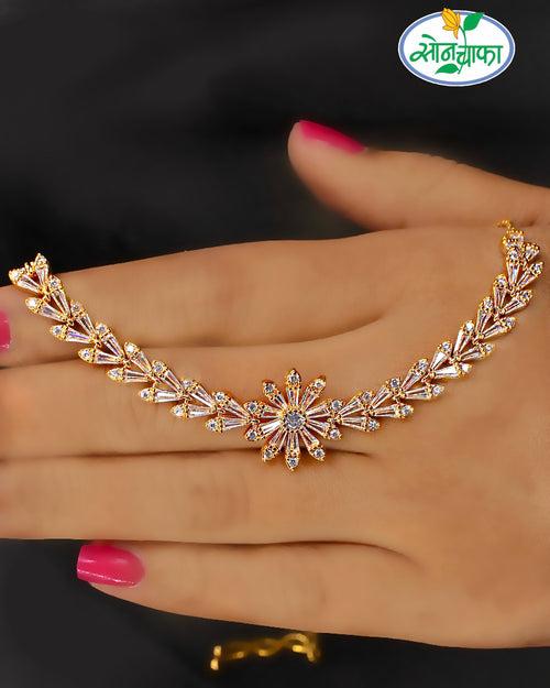 GLIMMERING FLORAL DIAMOND NECKLACE