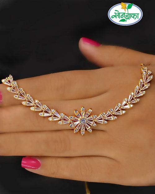 GLIMMERING FLORAL DIAMOND NECKLACE