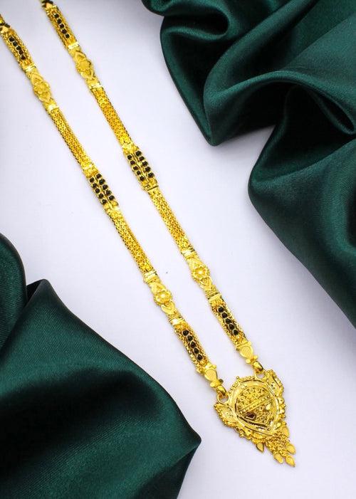 FORMING MANGALSUTRA WITH PENDENT