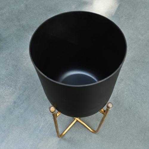 Deep Black Pot On Stand