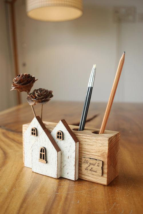 Oak House Pen Stand #21