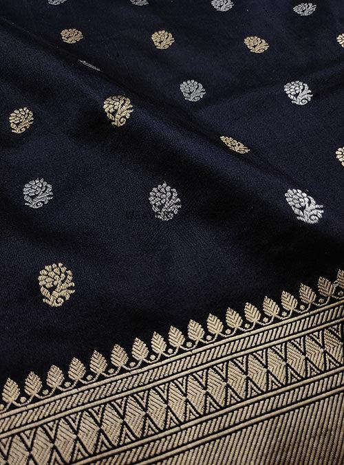 Black katan silk Hanwoven Banarasi saree with small flower kadwa buti