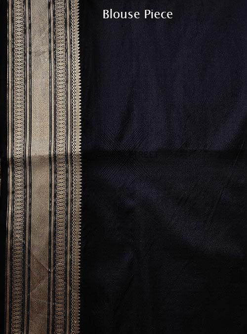 Black katan silk Hanwoven Banarasi saree with small flower kadwa buti