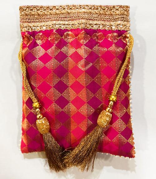 Gulabo Pouch