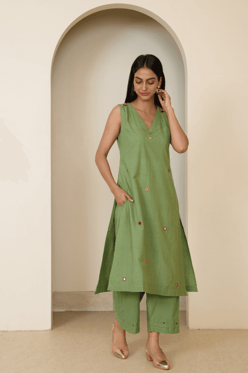 Bebaak Ada Sleeveless Hand Embroidered & Handwoven Kurta Set