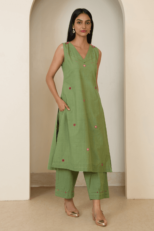 Bebaak Ada Sleeveless Hand Embroidered & Handwoven Kurta Set