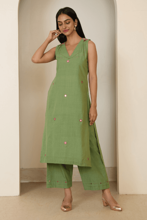 Bebaak Ada Sleeveless Hand Embroidered & Handwoven Kurta Set