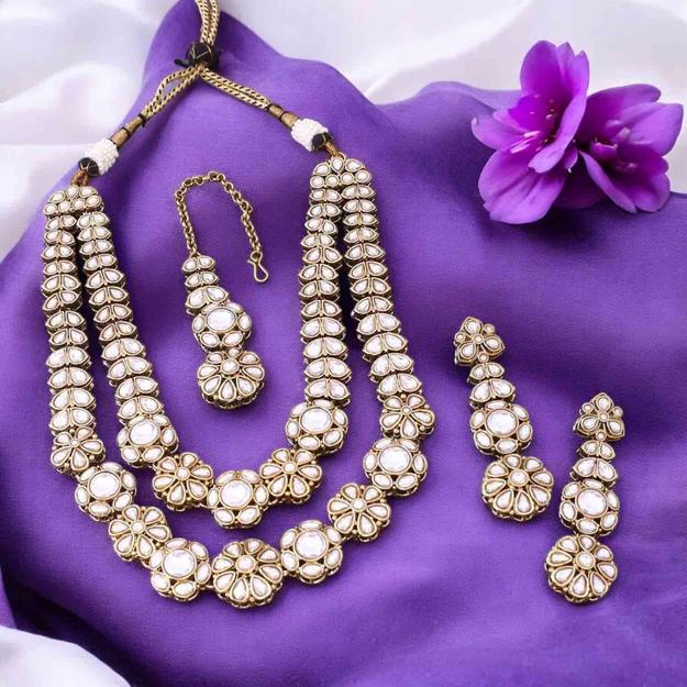 Ivory Jaine Kundan Jewellery Set