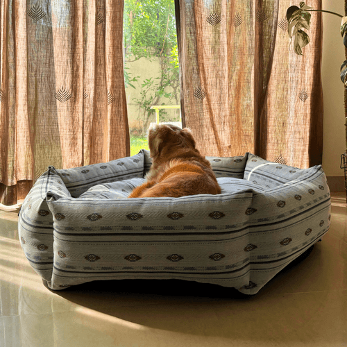 PoochMate Ivory Cotton Jacquard Hexagon Dog Bed