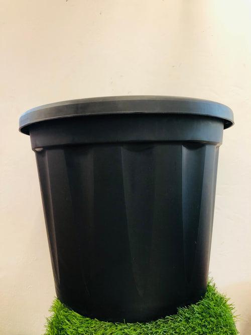 black plastic pot “18”