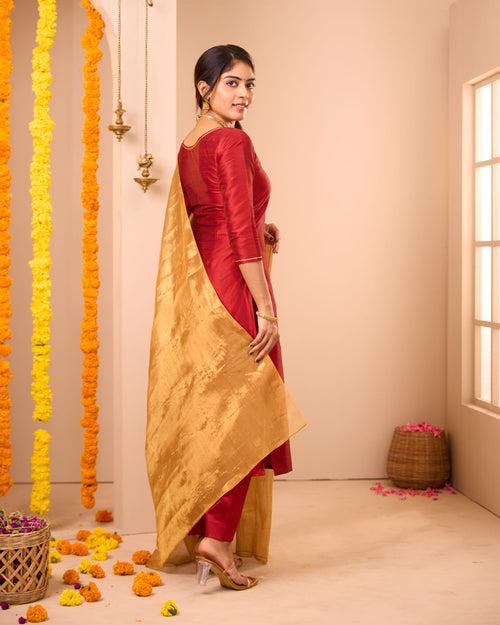 Oviya Silk Suit Set With Tissue Handloom Dupatta