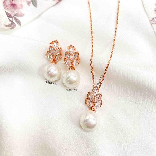 Classy Pearl Pendant Set