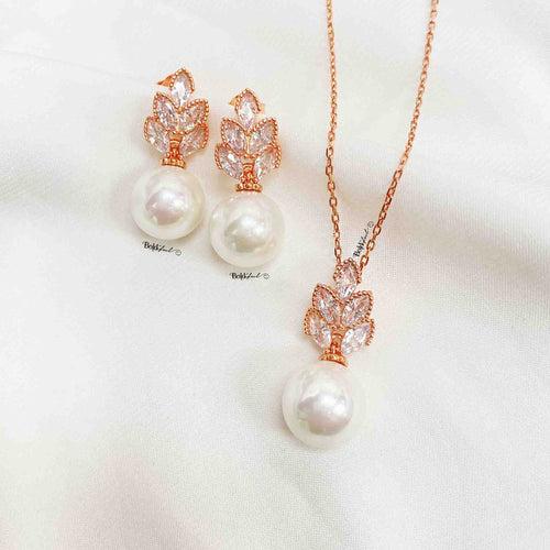 Classy Pearl Pendant Set