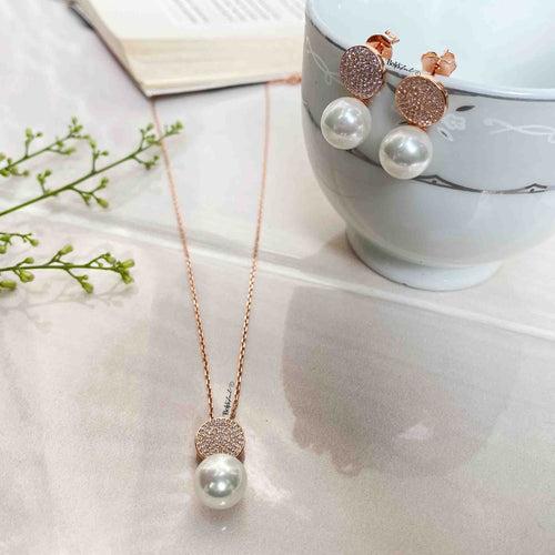 Minimal Pearl Pendant Set