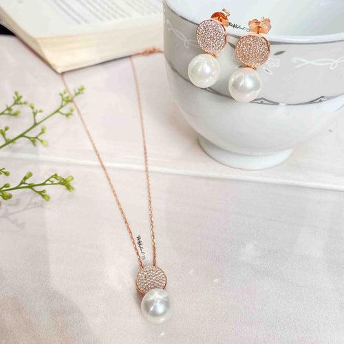 Minimal Pearl Pendant Set