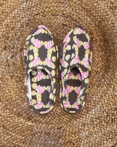 Lotus In Pond Print Indoor Slippers (Gray)