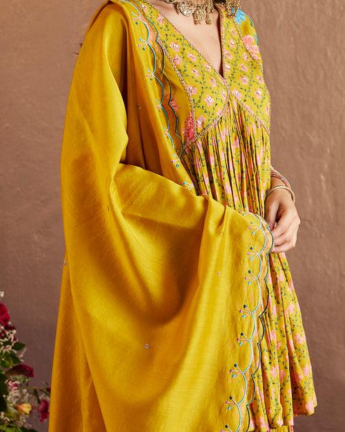 Niqhat Dupatta