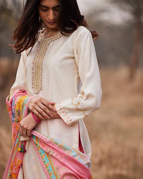 Manara Kurta