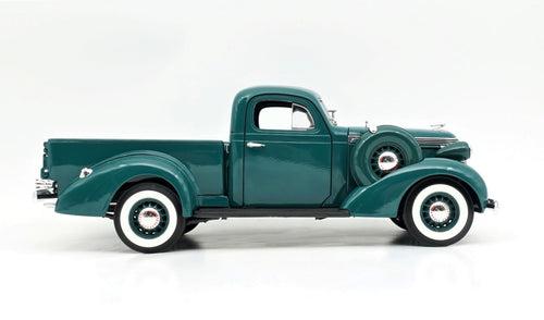 1937 Studebaker Coupe Express Pick Up -1:18 Scale Model Die Cast Car by Road Signature